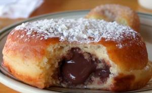 Za današnji desert napravite ukusne krofnice punjene čokoladom