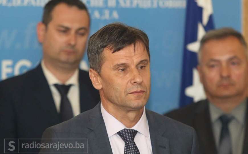 Premijer Novalić čestitao praznik: Provedite ga u dobrom raspoloženju