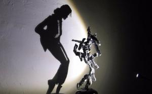 Umjetnica stvara nevjerovatne siluete na zidovima