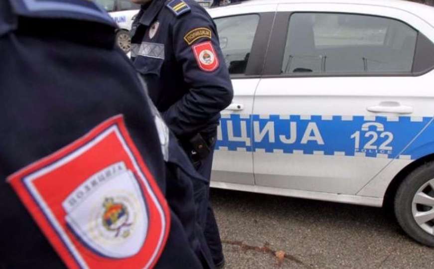 Tri osobe povrijeđene u sudaru više vozila na cesti Pale - Sokolac