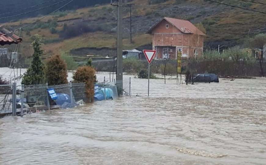 Diljem BiH vodostaji u porastu, poplavljeno 20 hektara zemljišta kod Gračanice