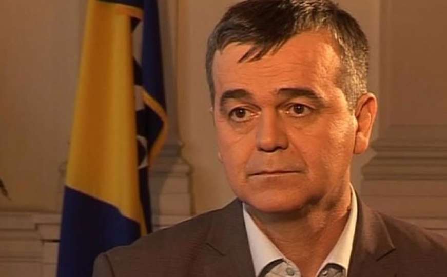 Preminuo novinar Esad Hećimović