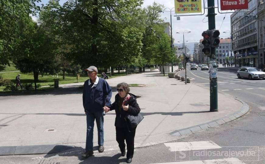 Prazne ulice glavnog grada: Tu su samo penzioneri i turisti