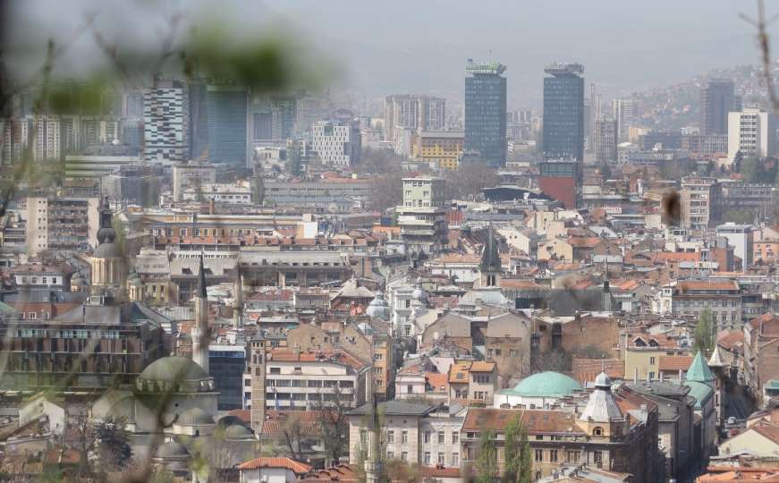 Vrijeme danas umjereno oblačno, ponegdje s kišom 