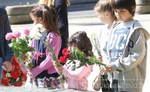 Cvijeće za 1.601 ubijeno dijete opkoljenog Sarajeva