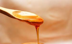 Med i bijeli luk: Prirodni lijek protiv glavobolje