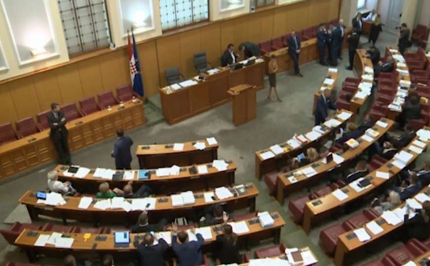 Dok traje kriza Vlade: Hrvatskim saborom zasvirala Bešlićeva "Miljacka"