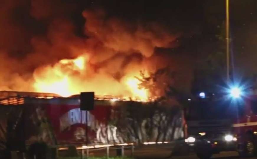 Grad Tuzla će pomoći svim prodavačima koji su izgubili štandove u požaru 