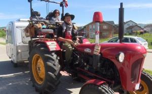 Poljski bračni par traktorom putuje oko svijeta