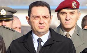 Vulin napustio komemoraciju zbog zastave Kosova