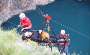 Prvi put u historiji: Zaronio i dotaknuo dno Crvenog jezera