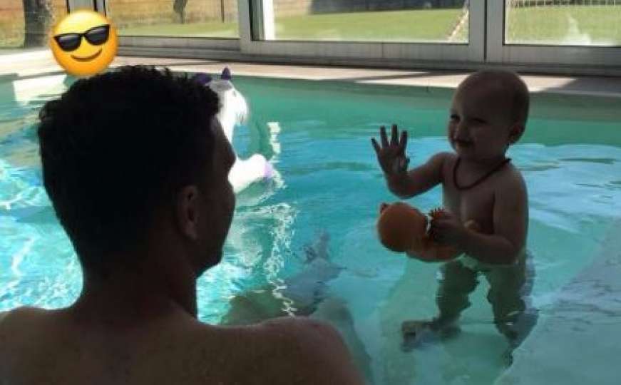 Ova djevojčica stvarno zna uživati: Malena Una s tatom u bazenu