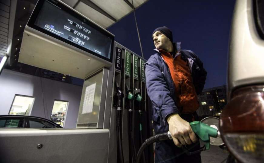Već dvije trećine pumpi u BiH snizile cijene goriva
