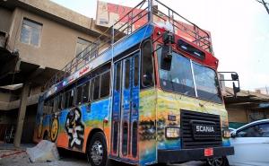 Autobus pretvorio u restoran: Gosti uživaju u hrani u pokretnom objektu