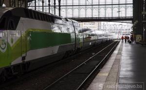 Policija u Parizu evakuirala željezničku stanicu, potraga za osumnjičenima