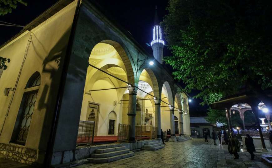 Noć oprosta i želja: Muslimani u džamijama obilježili Lejletul-berat