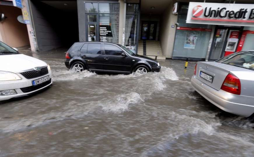 Pljusak i grad u nekoliko minuta gotovo potopili Beograd