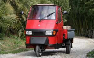 Piaggio Ape 50 Mofa: Najmanji svjetski dostavnjak 