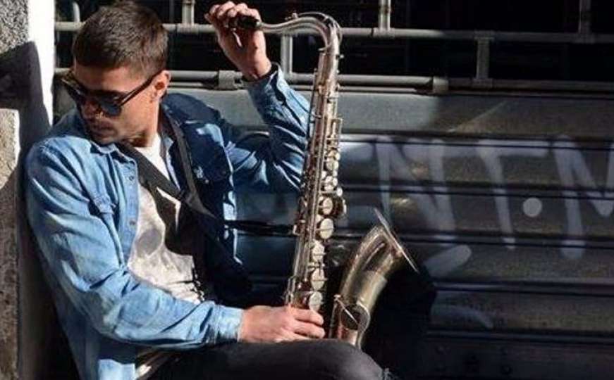 Zeničanin Almin Redžepović odsvirao Human na saksofonu