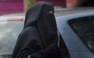 Parlament izglasao zabranu nošenja burke i distribucije Kur'ana