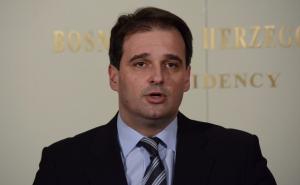 Govedarica: Ne kući se tako kuća, Milorade