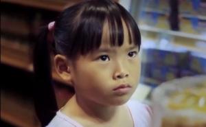 Čovjek koji stoji iza vas u redu  