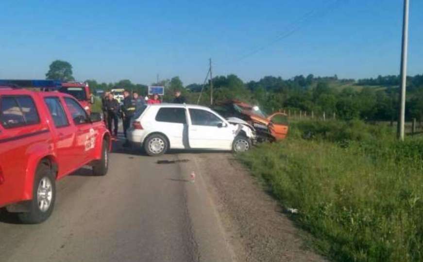 Teška saobraćajna nesreća: Dvije osobe poginule, jedna povrijeđena