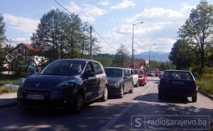 Dvije saobraćajne nesreće paralizirale grad, lančani sudar na Vracama