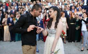 Hercegovina: Zaprosio maturantkinju pred cijelom generacijom 
