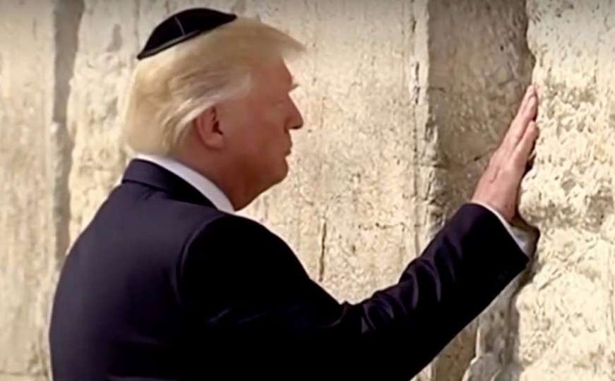 Čiji je Jerusalem: Donald Trump se pomolio pred Zidom plača  