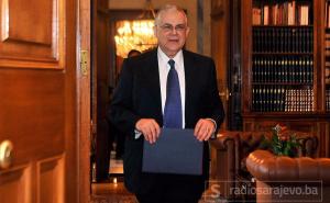Bivši grčki premijer Lucas Papademos ranjen u eksploziji u Atini