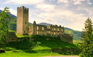 Italija daje više od 100 dvoraca besplatno: Kako se prijaviti 