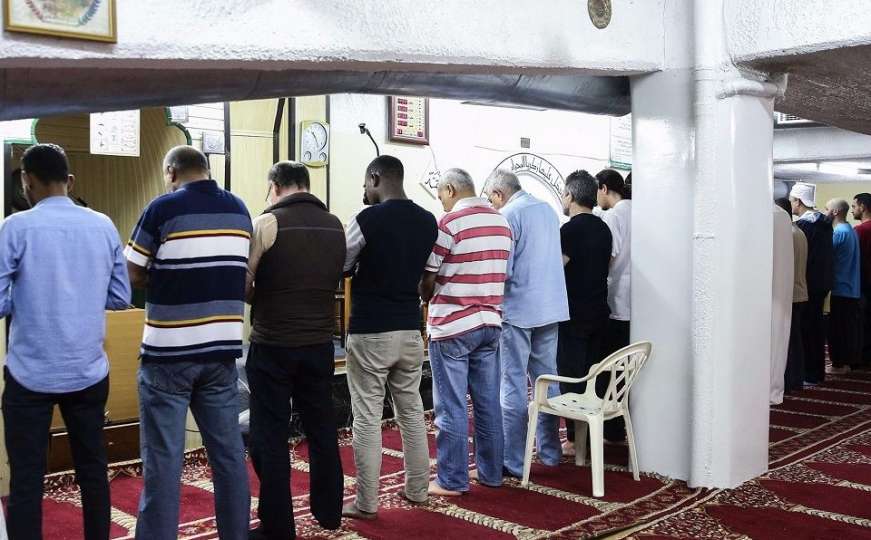 Jedina europska prijestolnica bez džamije: Muslimani klanjali u podrumima i garažama