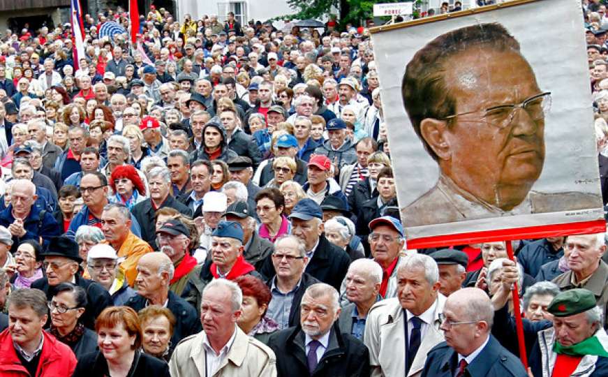 Više od 6.000 ljudi poklonilo se Josipu Brozu Titu