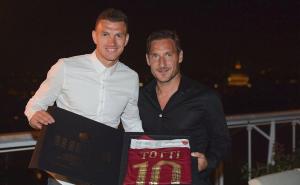 Džeko se emotivnom porukom oprostio od Tottija