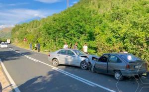 Jedna osoba povrijeđena u sudaru tri automobila i cisterne