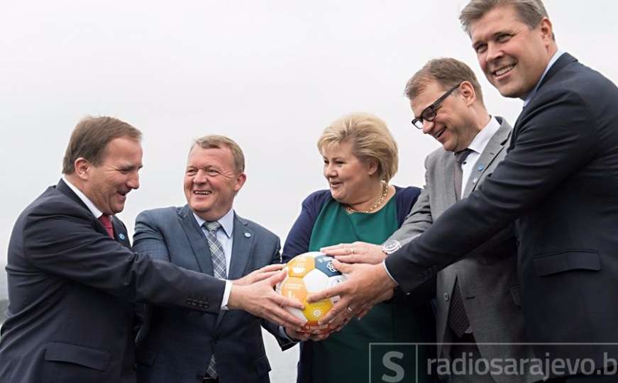 Nordijski premijeri ismijali Trumpa fotografirajući se s loptom 