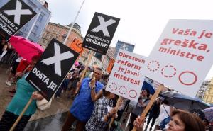 Protest na Trgu bana Jelačića: Čekajući tramvaj zvan obrazovna reforma