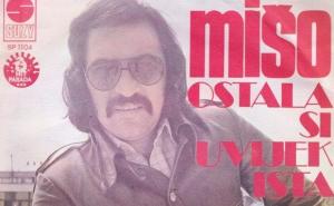 Susret pod svjetlima bezimenog grada: Mišo Kovač i "Ostala si uvijek ista"