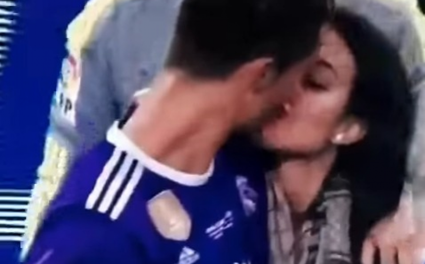 Ronaldo i Georgina nježnim poljupcem slavili titulu Real Madrida