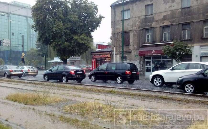 Zbog nevremena: Pokvareni semafori u Sarajevu, gužve u saobraćaju i dalje velike