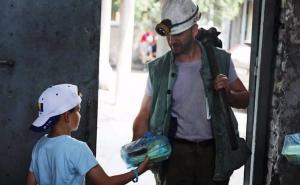 Volonteri iz Vogošće rudarima u Brezi podijelili 200 iftara