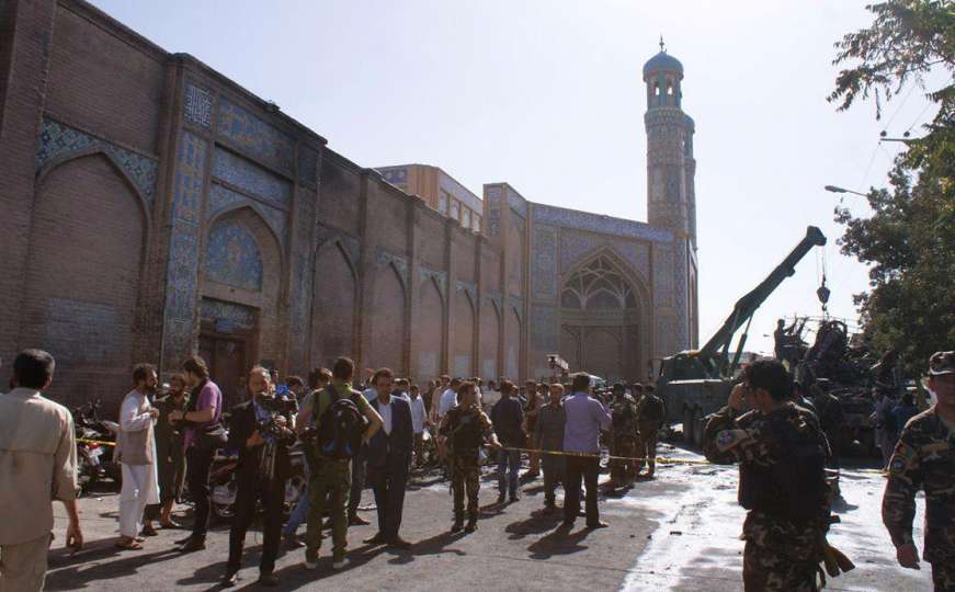 U bombaškom napadu na parkingu džamije poginulo sedam ljudi