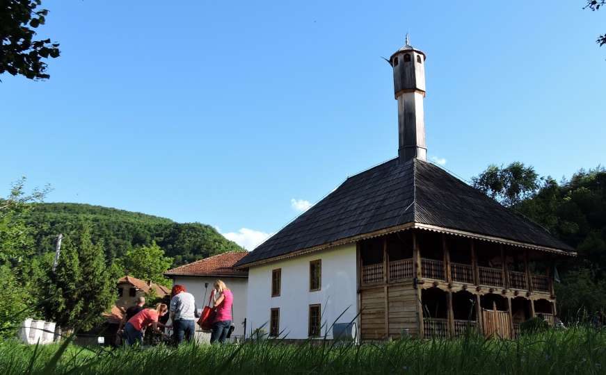 Akšam i iftar u Lukomiru, na Prokoškom jezeru, Trebeviću, Zelengori
