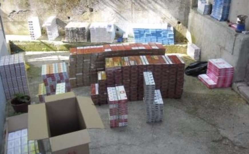Uhapšeno 19 osoba, oduzeto 43.000 kutija cigareta, kokain i oružje