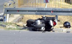 Poginuo motociklista, drugi teško povrijeđen