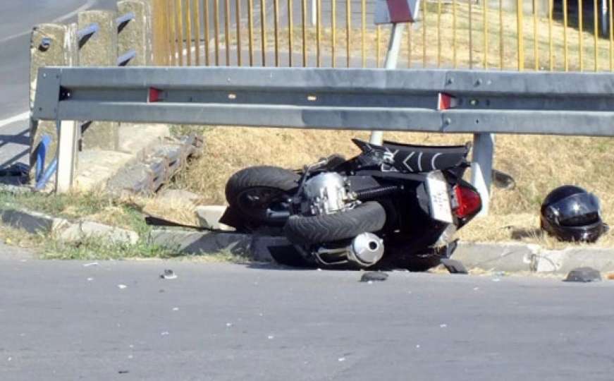 Poginuo motociklista, drugi teško povrijeđen