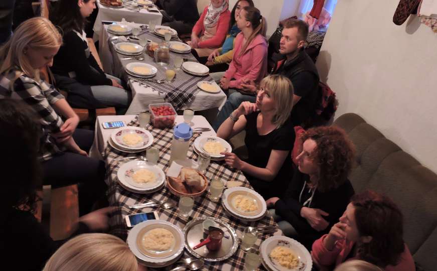 Lukomir sinoć na iftaru ugostio 23 postača iz Sarajeva