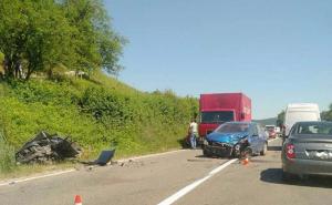 Jedna osoba smrtno stradala u teškoj saobraćajnoj nesreći kod Modriče