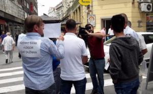 Građani protestuju u poslovnici Addiko banke u Ferhadiji
